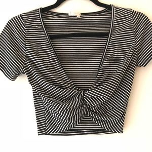 Black & white striped crop top 🖤